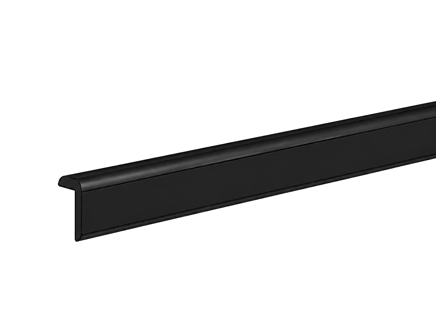 Schwarzes Kantenschutzprofil L aus EPDM für den seitlichen Kantenbereich einer modularen Skateanlage.