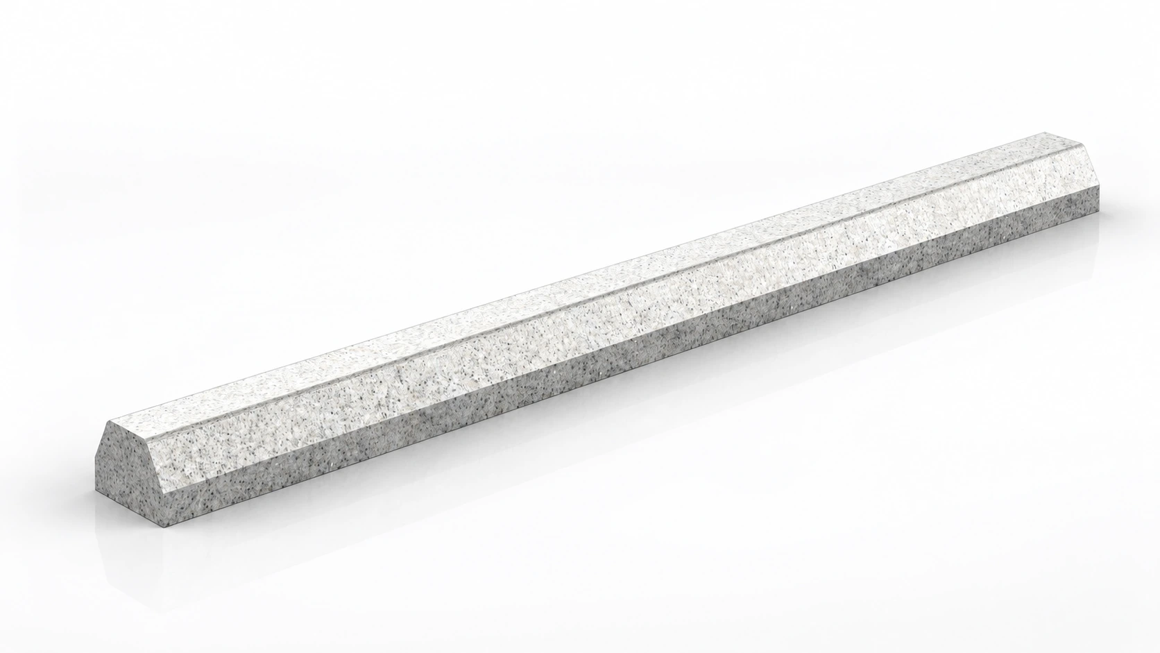Abgeschrägter Granit-Curb Langer abgeschrägter Granit-Curb mit heller Oberseite und grau gesprenkelter Seitenfläche in heller Studioansicht.