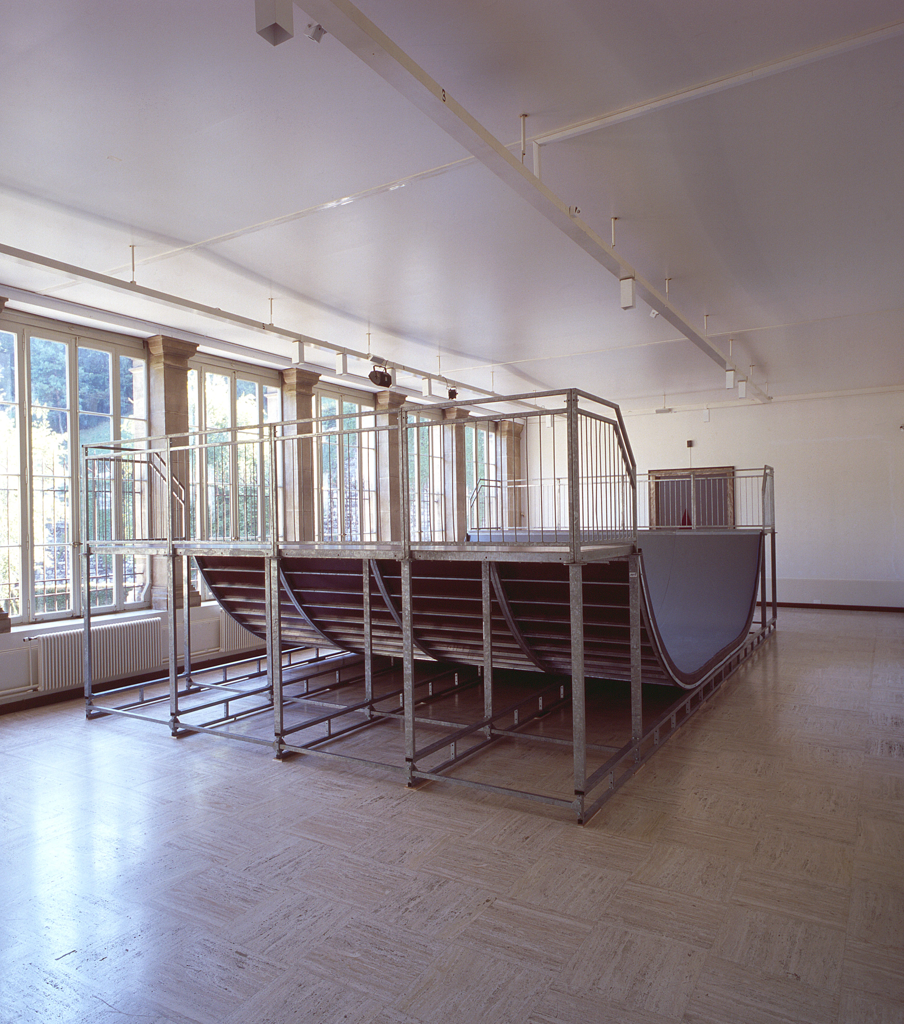 Minirampe in der Olivier-Mosset-Ausstellung im Palais de Rumine in Lausanne